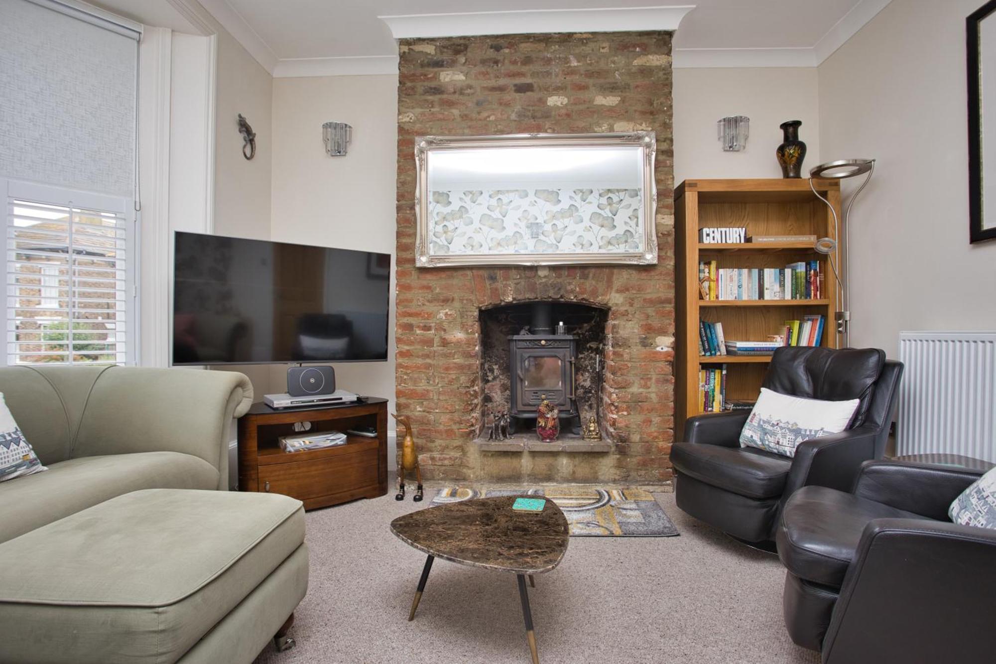 Spacious Seaside Escape In The Heart Of Deal, 4 Mins From The Hébergement de vacances