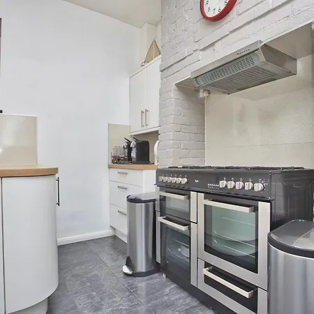 Spacious Seaside Escape In The Heart Of Deal, 4 Mins From The Beach Exterior photo
