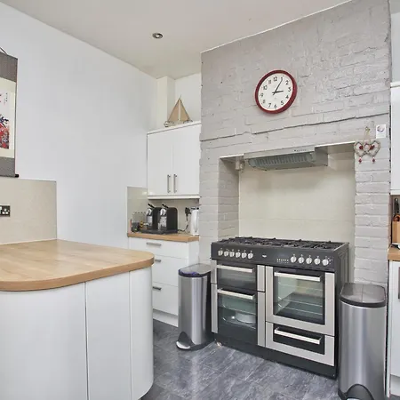 Spacious Seaside Escape In The Heart Of Deal, 4 Mins From The Beach Exterior photo