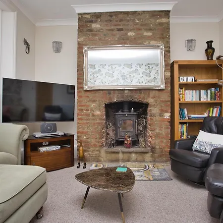 Spacious Seaside Escape In The Heart Of Deal, 4 Mins From The Beach Exterior photo