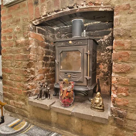 Spacious Seaside Escape In The Heart Of Deal, 4 Mins From The Beach Exterior photo