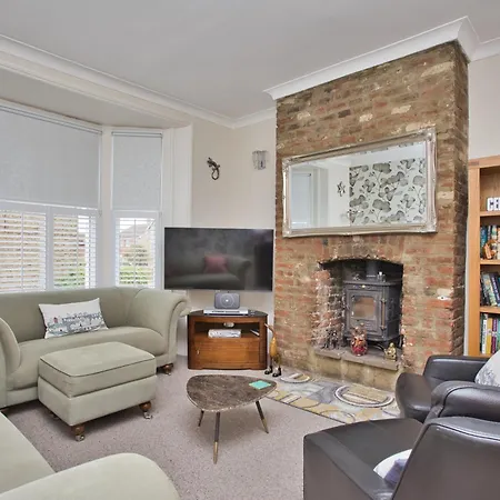 Spacious Seaside Escape In The Heart Of Deal, 4 Mins From The Beach Exterior photo