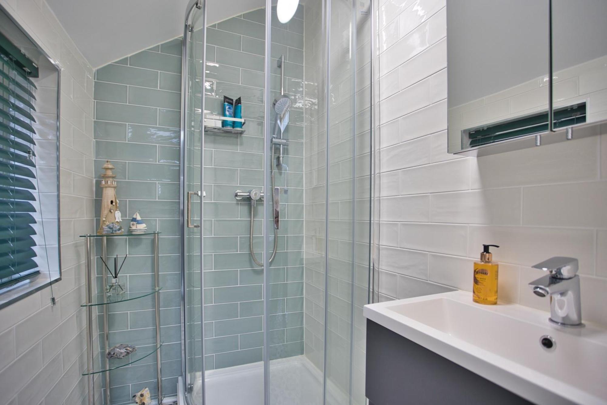 Spacious Seaside Escape In The Heart Of Deal, 4 Mins From The *