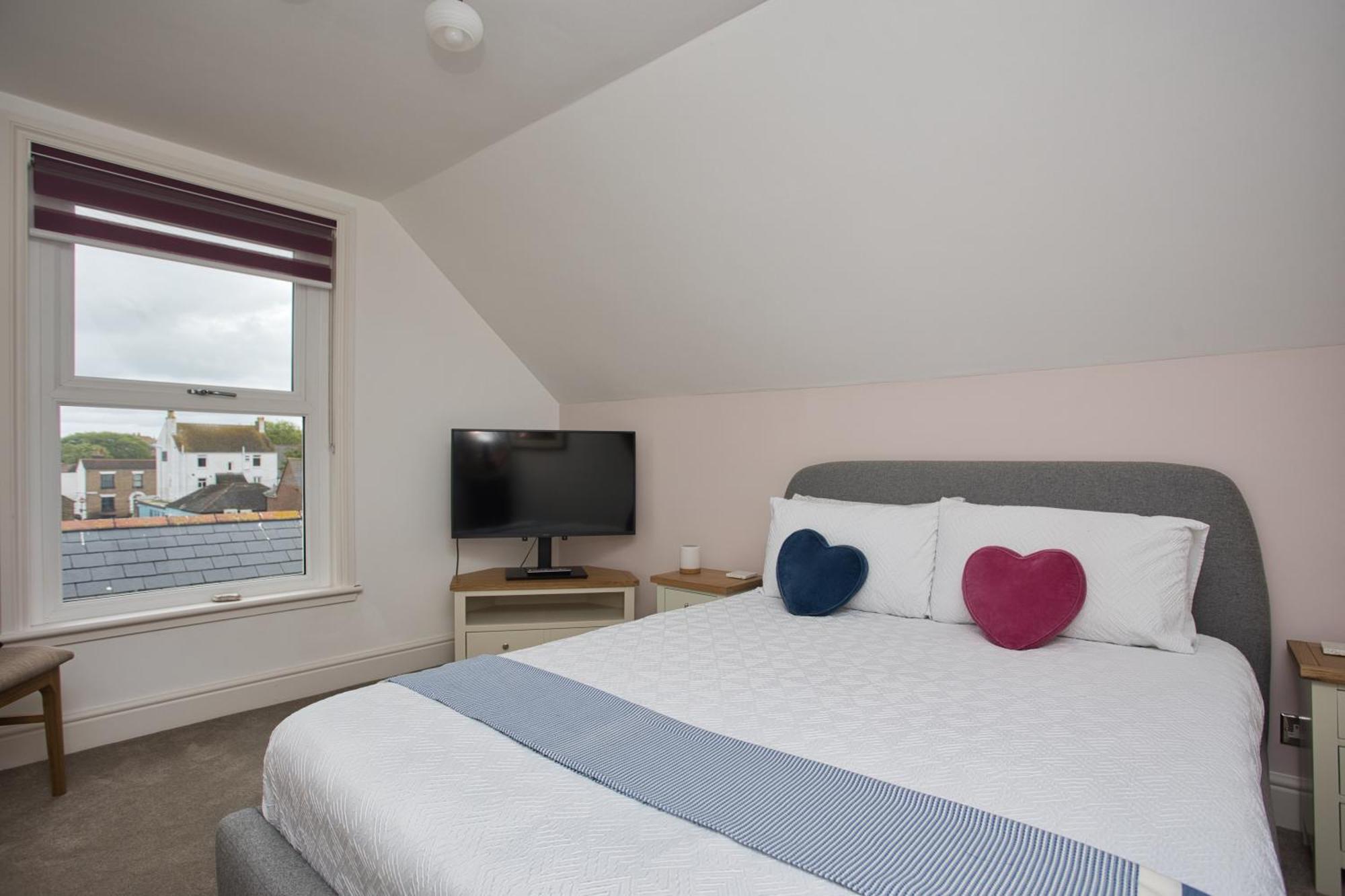 Holiday home Spacious Seaside Escape In The Heart Of Deal, 4 Mins From The