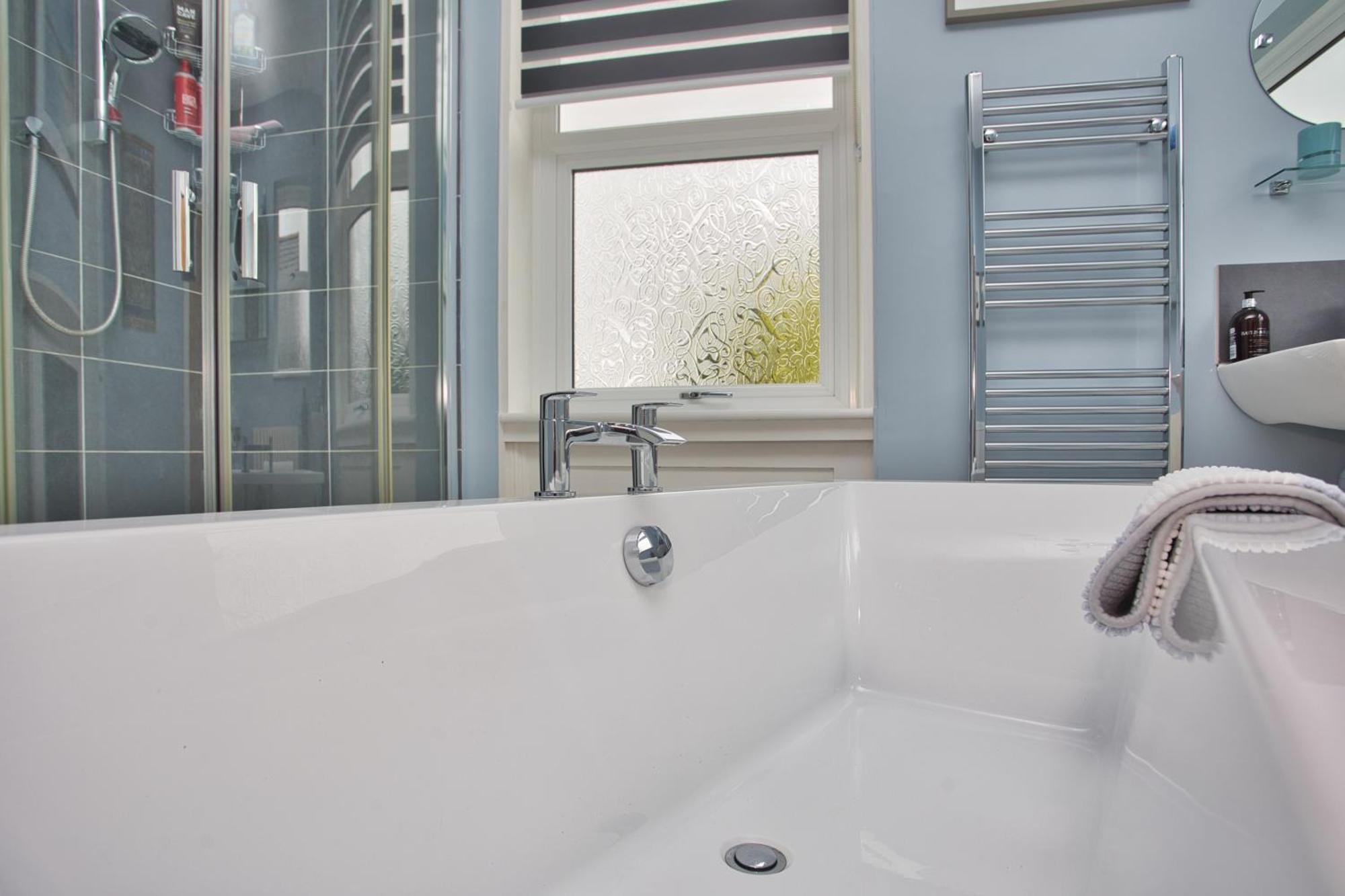 Spacious Seaside Escape In The Heart Of Deal, 4 Mins From The Holiday home Deal