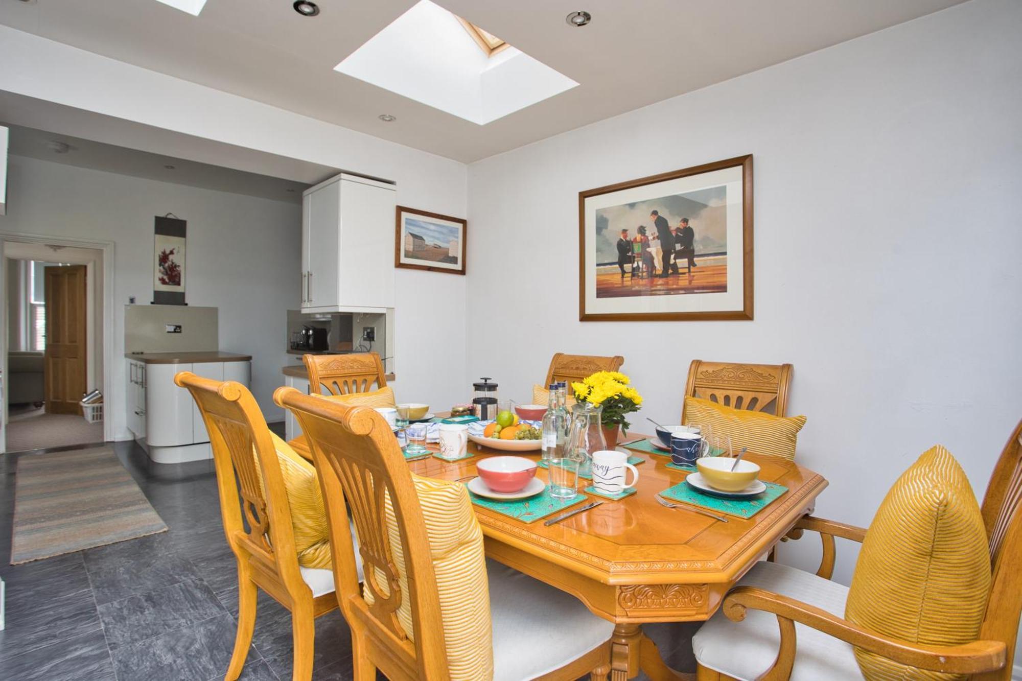 Spacious Seaside Escape In The Heart Of Deal, 4 Mins From The