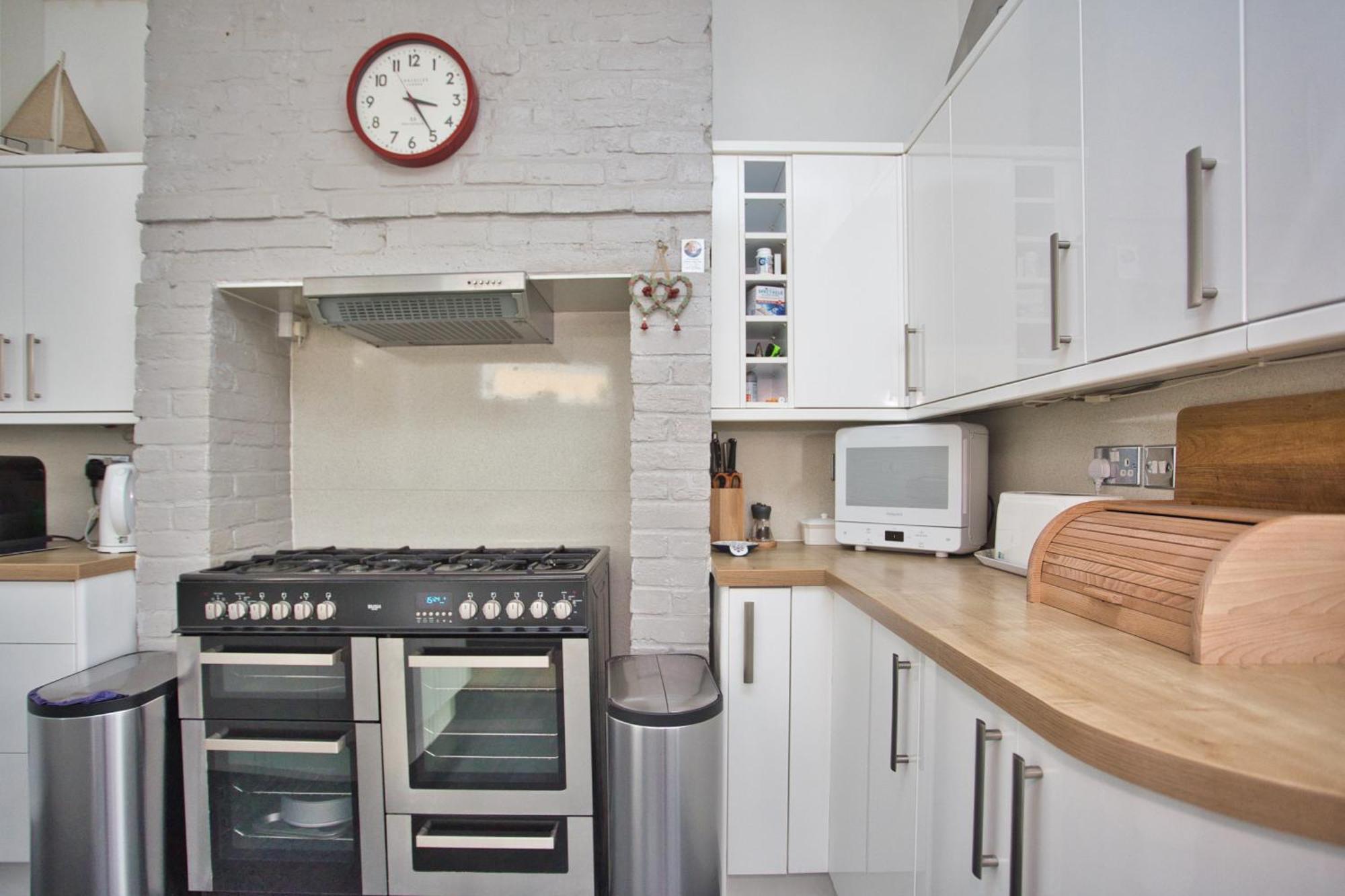 Spacious Seaside Escape In The Heart Of Deal, 4 Mins From The * Deal