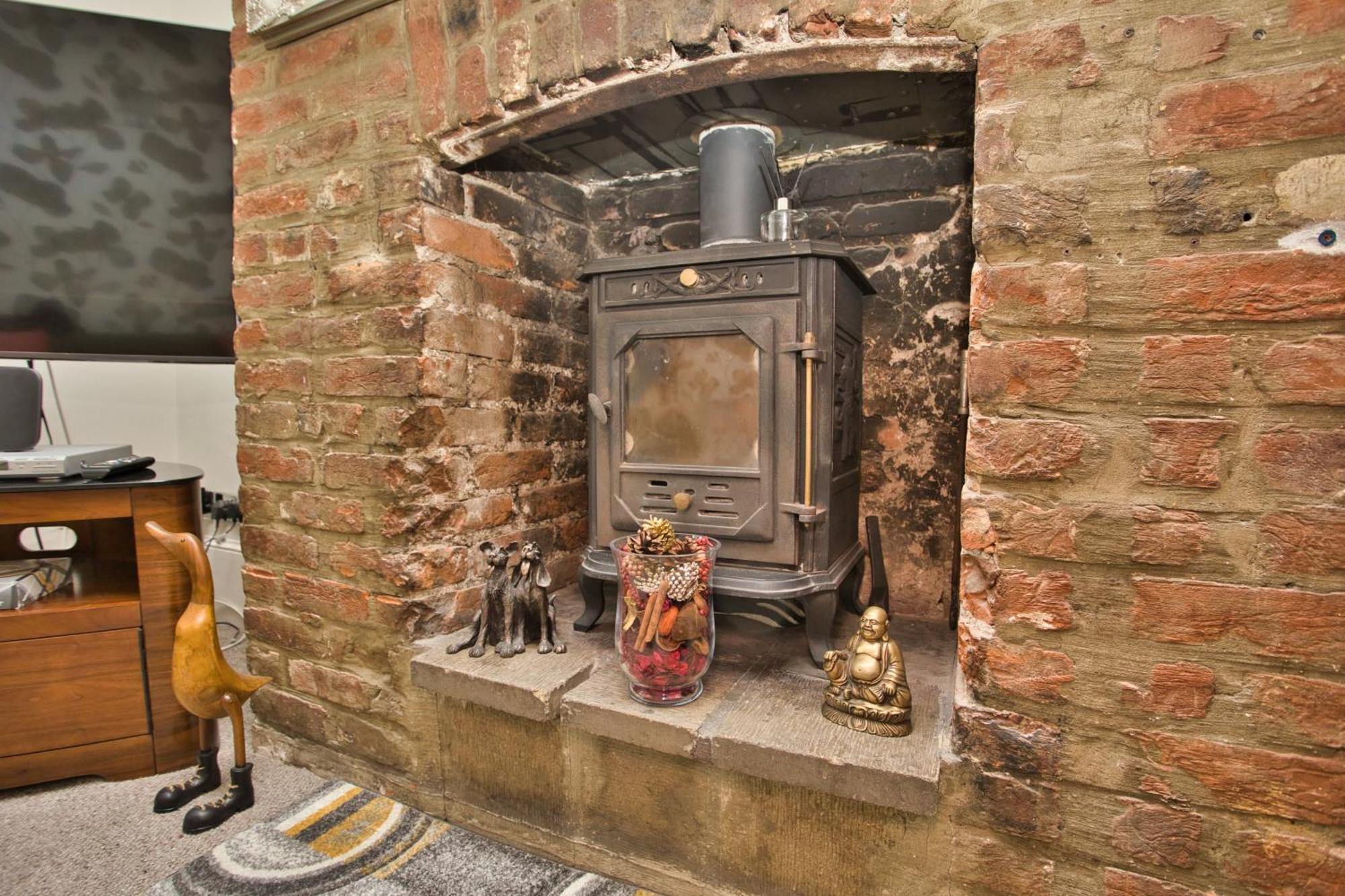 Spacious Seaside Escape In The Heart Of Deal, 4 Mins From The Holiday home