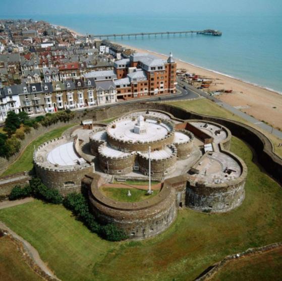 Holiday home Spacious Seaside Escape In The Heart Of Deal, 4 Mins From The *